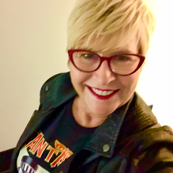 Meet your Posher, Debbie - Picture 13 of 15